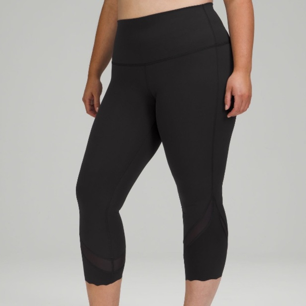 Lululemon Wunder under Scalloped 23 inches
